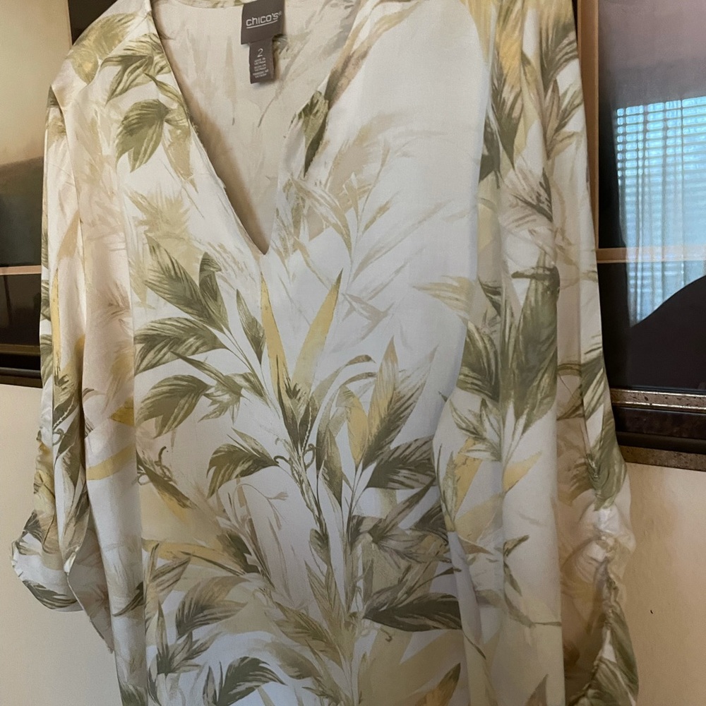 Chico’s size 2 patterned blouse